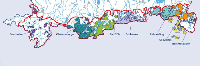 Karte des Alpenraums in Bayern mit farblichen Markierungen der Forstbetriebe der BaySF