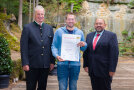 (v. l.) Dr. Michael Karrer, Referatsleiter im Landwirtschaftsministerium, Wirth Philipp, Seeg, Garten- und Landschaftsbau, Gerhard Zäh, Präsident des Verbandes Garten-, Landschafts- und Sportplatzbau Bayern