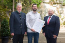 v. l. Dr. Michael Karrer, Referatsleiter im Landwirtschaftsministerium , Schwab Felix, Weihenzell, Garten- und Landschaftsbau, Gerhard Zäh, Präsident des Verbandes Garten-, Landschafts- und Sportplatzbau Bayern