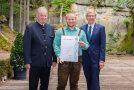 (v. l.) Dr. Michael Karrer, Referatsleiter im Landwirtschaftsministerium, Feger Florian, Heimertingen, Gemüsebau, Hermann Berchtenbreiter, Präsident des Bayerischen Gärtnerei-Verbandes