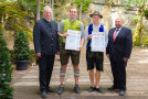 (v. l.) Dr. Michael Karrer, Referatsleiter im Landwirtschaftsministerium, Walter Markus, Gilching, Garten- und Landschaftsbau, Klingler Florian, Starnberg, Garten- und Landschaftsbau, Gerhard Zäh, Präsident des Verbandes Garten-, Landschafts- und Sportplatzbau Bayern