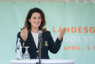 Ministerin am Rednerpult (Foto: Hauke Seyfarth/StMELF)