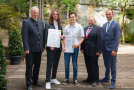 (v. l.) Dr. Michael Karrer, Referatsleiter im Landwirtschaftsministerium, Röll Simon, Iphofen, Garten- und Landschaftsbau, Holler Florian, Schwarzach am Main, Baumschule, Gerhard Zäh, Präsident des Verbandes Garten-, Landschafts- und Sportplatzbau Bayern, Volker Stewens, Bund deutscher Baumschulen, Landesverband Bayern e. V. 