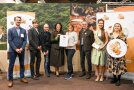 Michaela Kaniber mit den Gewinnern der Kategorie Gemeinschaftsverpflegung