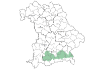 Die Karte zeigt das Bundesland Bayern. Zusätzlich sind die Grenzen der bayerischen Regierungsbezirke zu erkennen. Die ausgewählte Region ist als grüner Flächenumriss gekennzeichnet. Die Region Oberbayerische Jungmoräne und Molassevorberge liegt in Oberbayern vor der Erhebung der Alpen.