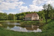 Eine Hofstelle an einem Weiher