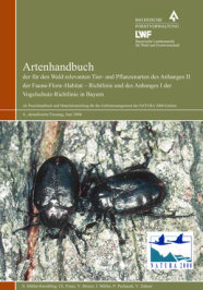 Das Bild zeigt das Cover des Buches "Artenhandbuch" mit zwei schwarzen Käfern in Großaufnahme, die auf einem Baumstamm sitzen.