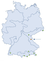 Deutschlandkarte, auf der das Vorkommen der Spinnenart Scotargus pilosus eingetragen ist. Vorkommen vor allem in den Bayrischen Alpen, Schwarzwald, Fichtelgebirge