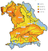 Bayernkarte mit unterschiedlich gefärbten Bereichen. Die jeweilige Farbe symbolisiert die zu erwartende Jahresdurchschnittstemperatur in den Jahren 2071 bis 2100. Der Bereich um München beispielsweise soll eine durchschnittliche Temperatur von 10-10°C haben.