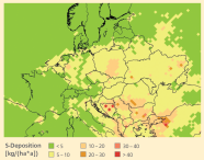 Auf einer politischen Umrisskarte Mitteleuropas werden die unterschiedlich hohen Mengen der Schwefeleinträge in fünf verschiedenen Farben dargestellt.