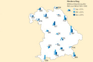 Mittlerer Niederschlag an Bayerns Waldklimastationen mit seinen Abweichungen