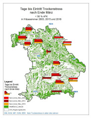 Karte von Bayern mit jeweils drei Balken an jeder WKS mit verschiedenen Farben zur Darstellung des Eintritts vom Trockenstress.