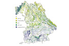 Politische Umrisskarte Bayerns zeigt das Wachstumspotenzial der Fichte. Besonders wüchsig ist die Baumart im südwestlichsten Bereich Bayerns und im in der Südhälfte.