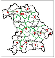 Bayernkarte mit grün eingezeichneten Grenzen der Regierungsbezirke und rot markierten Prognosepunkten des Mäusemonitorings in Bayern 2014