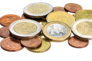Stockphoto von Euromünzen auf weißem Hintergrund