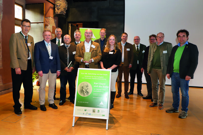 Gruppenbild der Referenten und Familienangehörigen der Tagung "Karl Gayer"