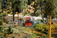 Waldmodell mit Holzerntemaschine und Harvester