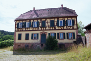 Das Haupthaus des Hofguts